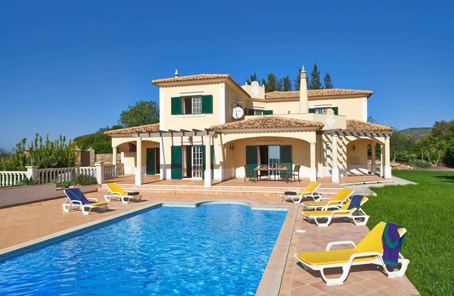 Villa Gomes - Three Bedroom Villa, Sleeps 6