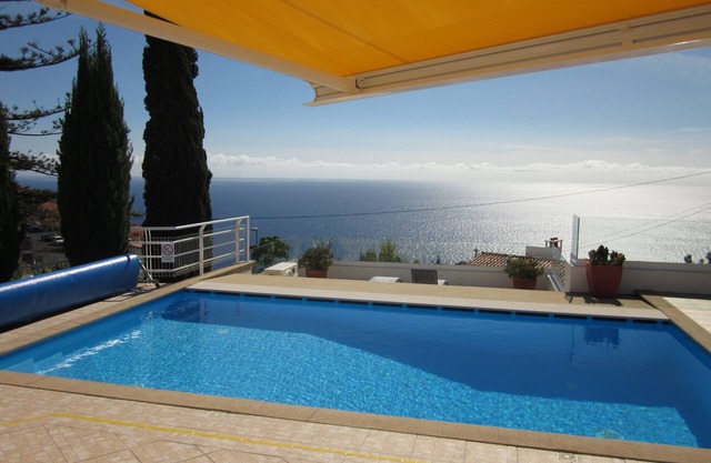 Villa Hansen in Madeira - Cristo Rei, nPool, Sea-views, Beach, Garden, BBQ.