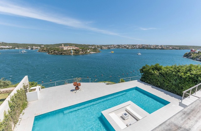 Villa 'Hastinapura' with Sea Views, Private Pool and Wi-Fi