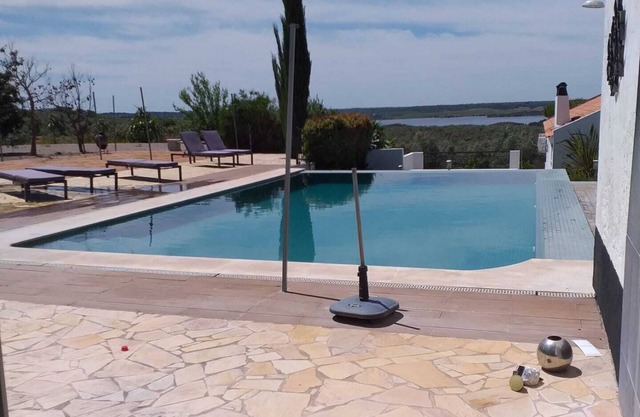 Villa "Herdade Fonte Ferreira - Azeite" with Lake View, Pool, A/C, Wi-Fi & Balcony