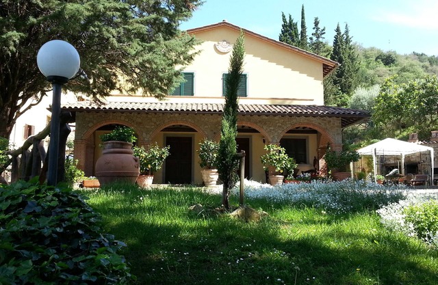 villa immersa nel verde con vista mozzafiato
