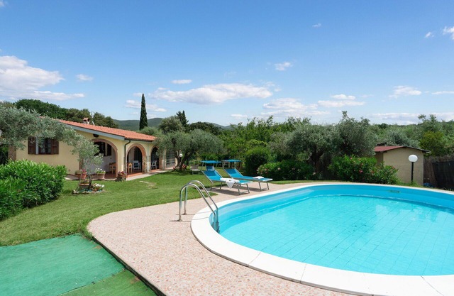 Villa in Bibbona with 2 bedrooms sleeps 4