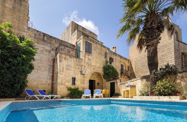 Villa in Gozo with private pool, quiet location & family friendly