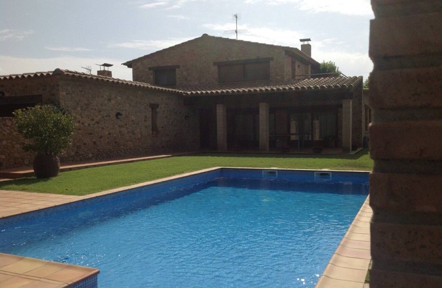 Villa in Peratallada with Private Pool