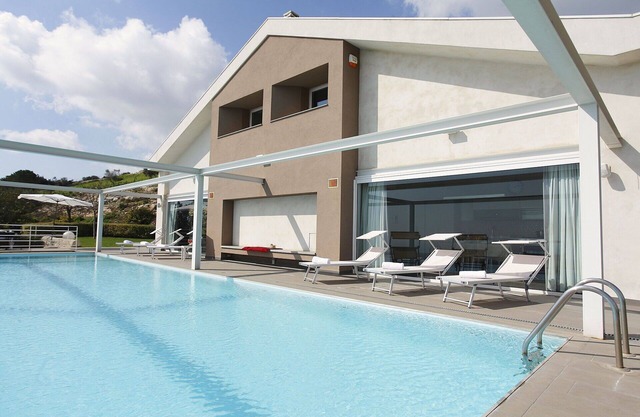 Villa in Poggio Del Sole with 5 bedrooms sleeps 11