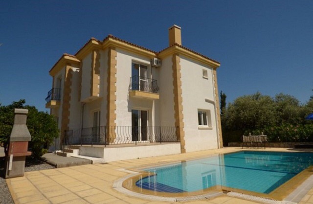 Villa in relaxing location with fantastic views. spacious accommodation for 6
