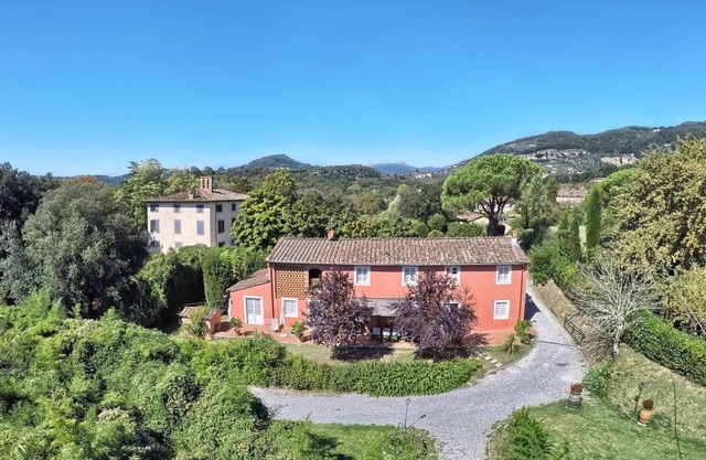 Villa in San Concordio Di Moriano with 6 bedrooms sleeps 12