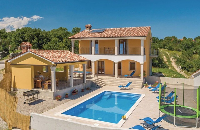 Villa in Skitaca with Pool and Sea Views