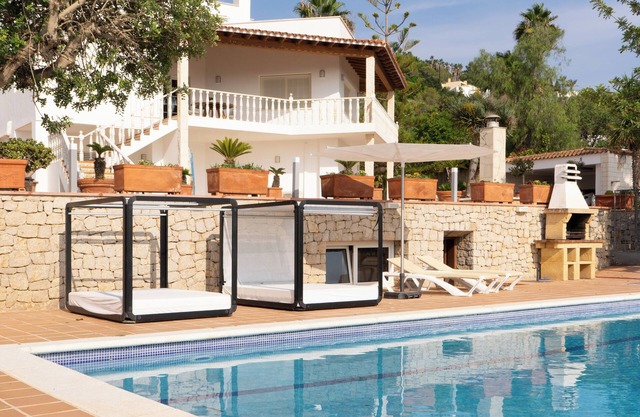 VILLA IN THE BEST LOCATION + SWIMMING POOL + CONCIERGE