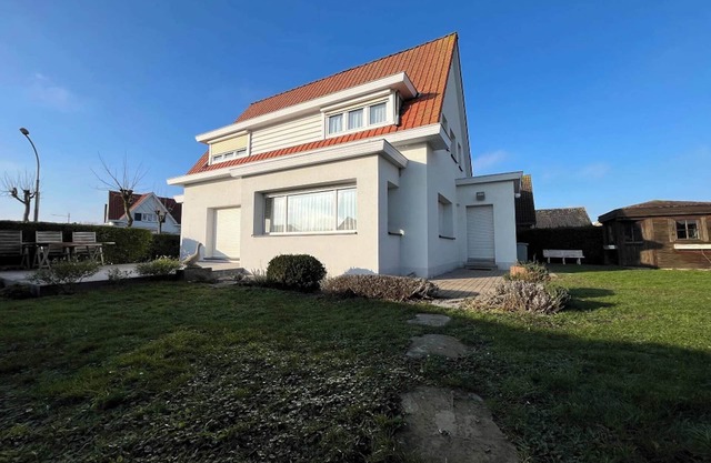 Villa in Wenduine near the Beach