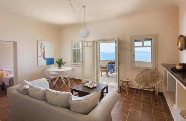 Villa Itis Luxury Suite with Balcony, Panoramic View & Jacuzzi