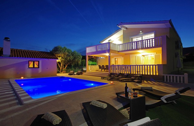Villa Iva SAVE 20 percent on Split-villas com