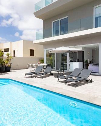 Villa Ixoria Unit 1 with Private Pool by ArcoBnb