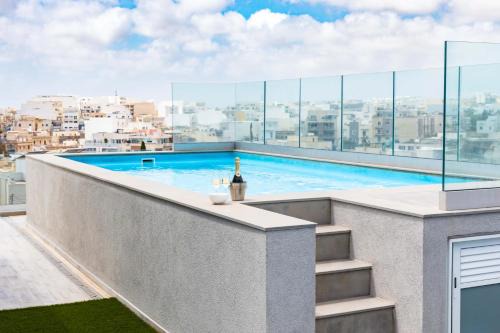 Villa Ixoria Unit 2 with Rooftop Pool by ArcoBnb