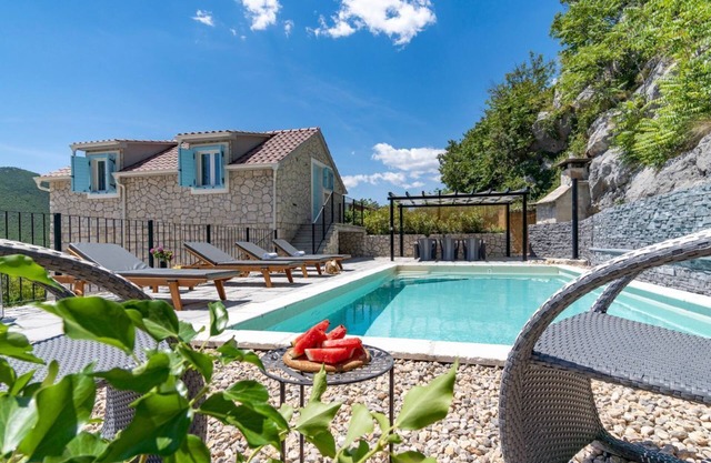 Villa June - Two Bedroom Villa, Sleeps 6
