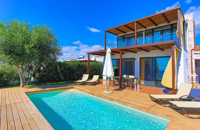 Villa Kalma Ena, charming villa, private pool, near Moudania