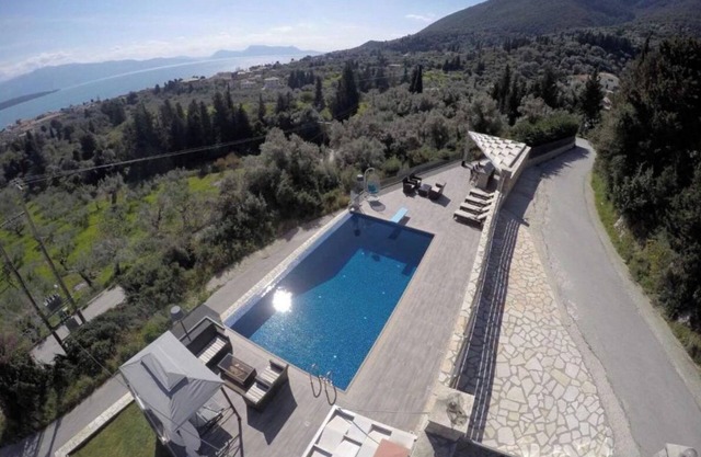 "Villa Kastro" with Sea View, Private Pool, Garden and Balcony