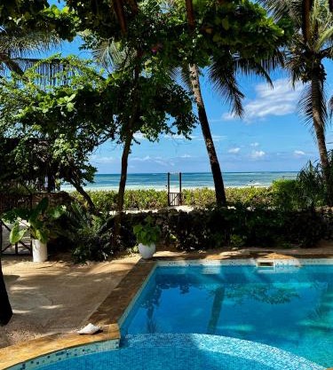 Villa Kipara - Sea front with Private Pool & Jacuzzi