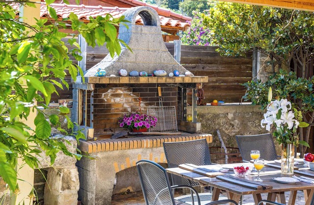 Villa Kourkoulios - Three Bedroom Villa, Sleeps 6