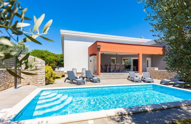 Villa Krnica - Four Bedroom Villa, Sleeps 9