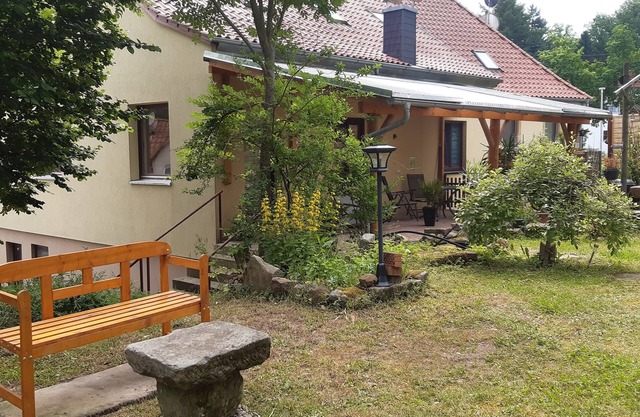 Villa Kunterbunt XL, 90sqm furnished. Duplex apartment with garden, terrace and sauna