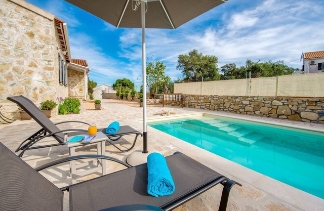 Villa Labovitsa: A/C, sunny terraces, Wi-Fi, sleeps 4