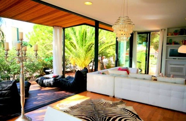 VILLA LARES at 150m from the beach of Cala Mendia