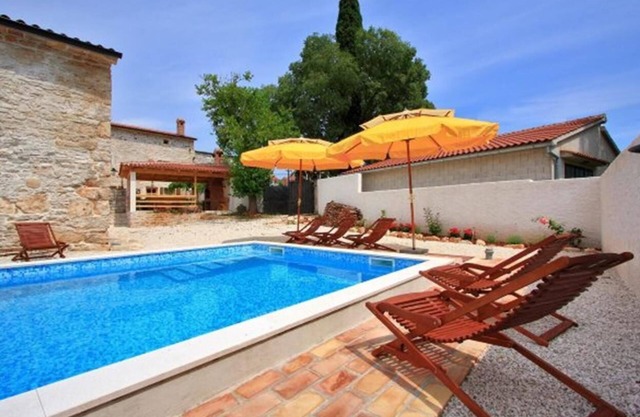 Villa Laura Barban for 18 people with private pool, perfect choice for families