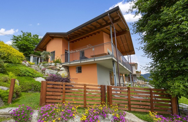 Villa Laura Private Pool and Garden, Besozzo, Italy