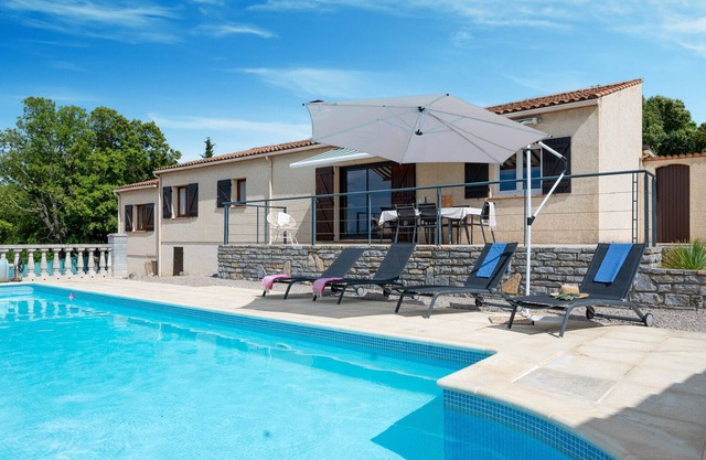 Villa Le Cantagril: Discover its cozy spaces, beautiful views and inviting pool