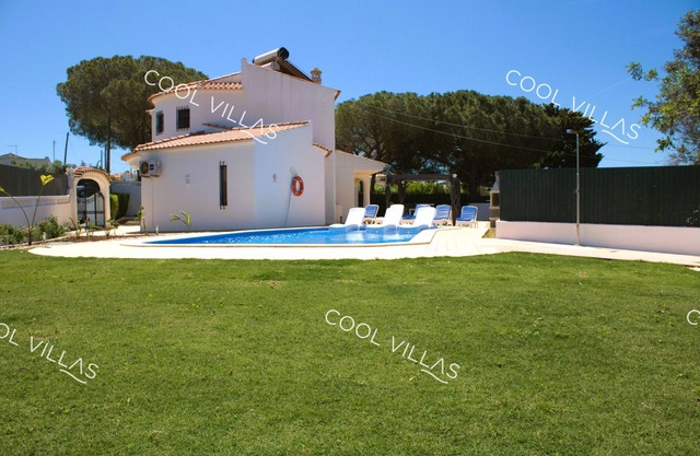 Villa Lilac - 4 bedroom close to beach, pool, wifi