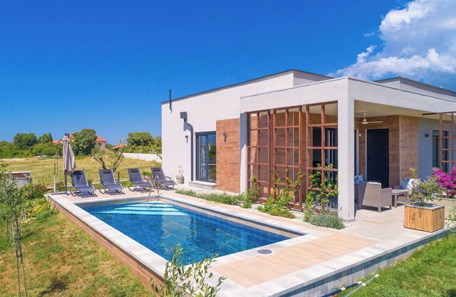 Villa Lily - Private Pool, Lovely Garden