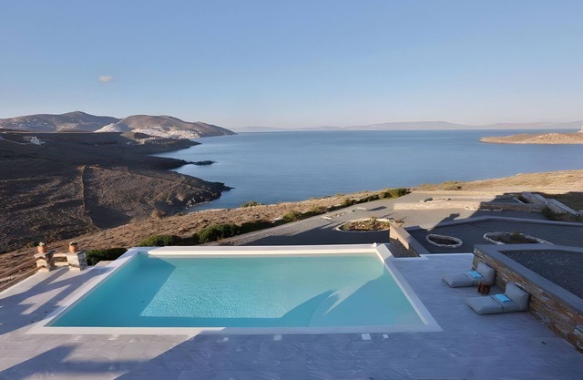 Villa 'Lina Syros' with Sea View, Wi-Fi and Air Conditioning