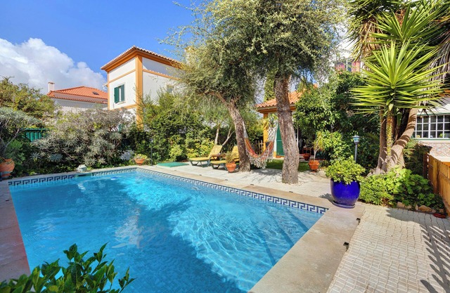 Villa 'Little Paradise 25 Min From Lisbon' with Private Pool, Private Terrace and Wi-Fi