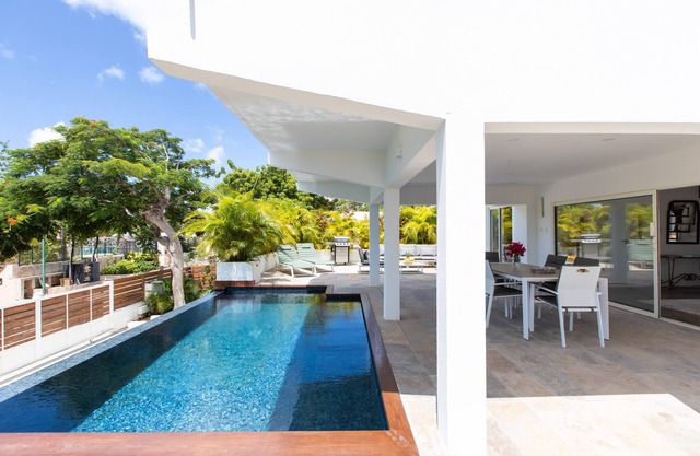 Villa Livity 6 Bed Luxury Sea View boutique villa