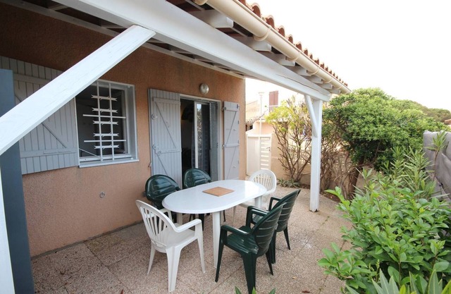 Villa located LES SENTOLINES for 4 to 6 persons only 200m from the sea PORTIRAGNES PLAGE