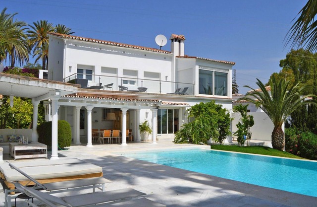 Villa Los Lobos - family holiday rental villa in Nueva Andalucia Marbella