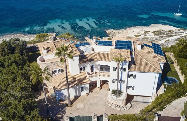 Villa Luna Suites