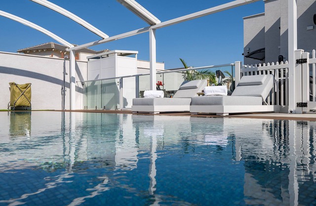 Villa Luxueuse Avec Piscine Pour Personnes Respectant le Chabbat et la Cacherout