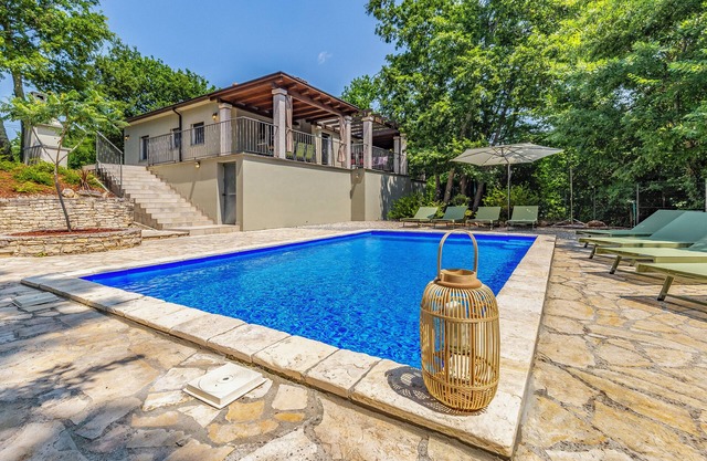 Villa Malfatina holiday house with pool for 8 persons