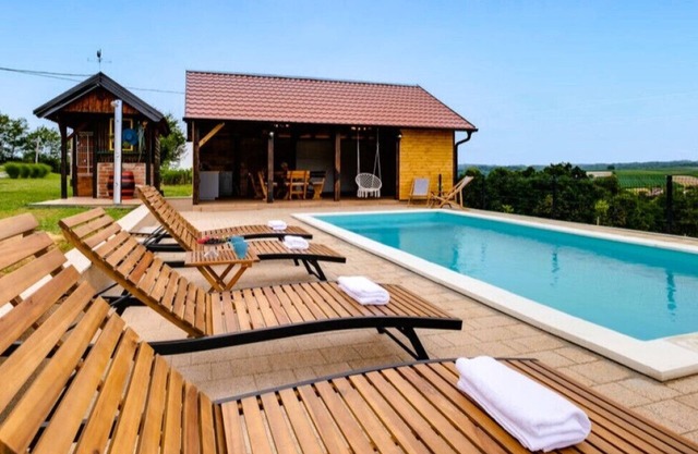 Villa Mali Sokol by Villas Guide