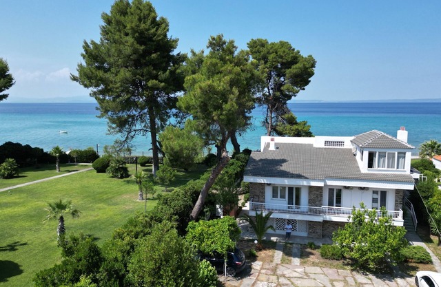 Villa Mare Azul - Luxury Beachfront Retreat in Hanioti, Halkidiki, Greece