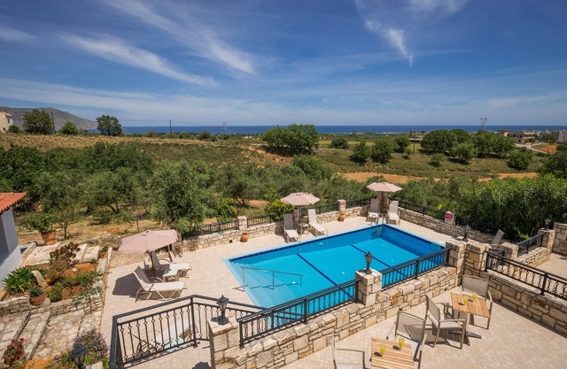 Villa MariaLuna beautiful villa pool sea view near the beach of Giorgioupolis