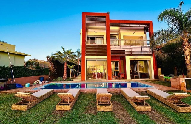 Villa Marrakech sur golf piscine cuisinière menu
