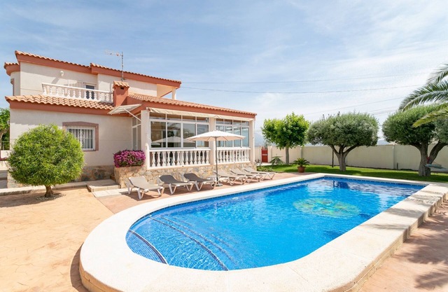 Villa Mediterranea only for families