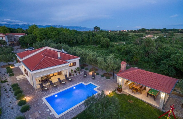 VILLA MIA (with heated pool and big garden)