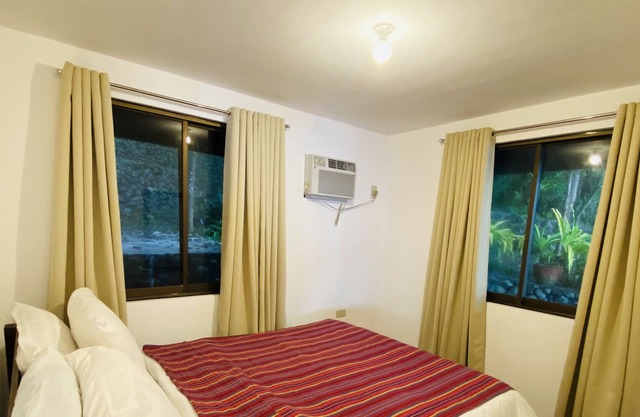Villa Milagros Dive Inn Anilao Main House - BEACHFRONT