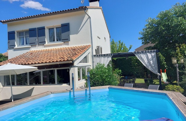 VILLA NEAR CHATEAUNEUF OF THE POPE WITH SWIMMING POOL PROMOTION FROM AUGUST 17 TO 24, 2019