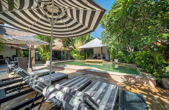 Villa NyumpenenStunning 4BR 1600M2 Garden Oasis