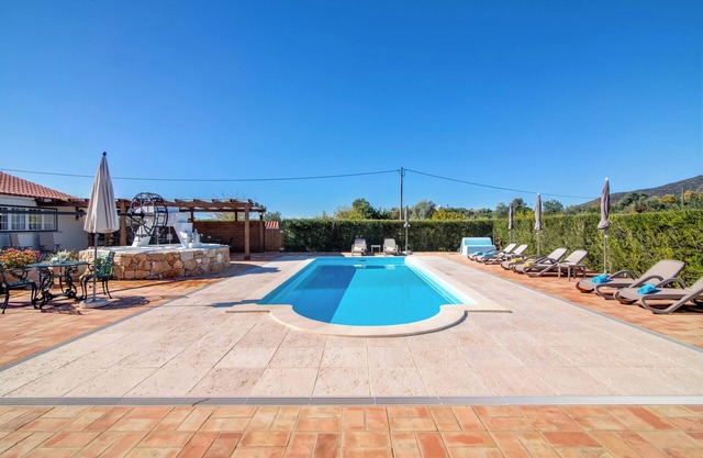 Villa 'Oliva AL' with Nature Views, Pool, Garden, Terrace, Wi-Fi & AC